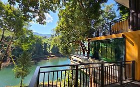 ภูไพร ธารน้ำ รีสอร์ท